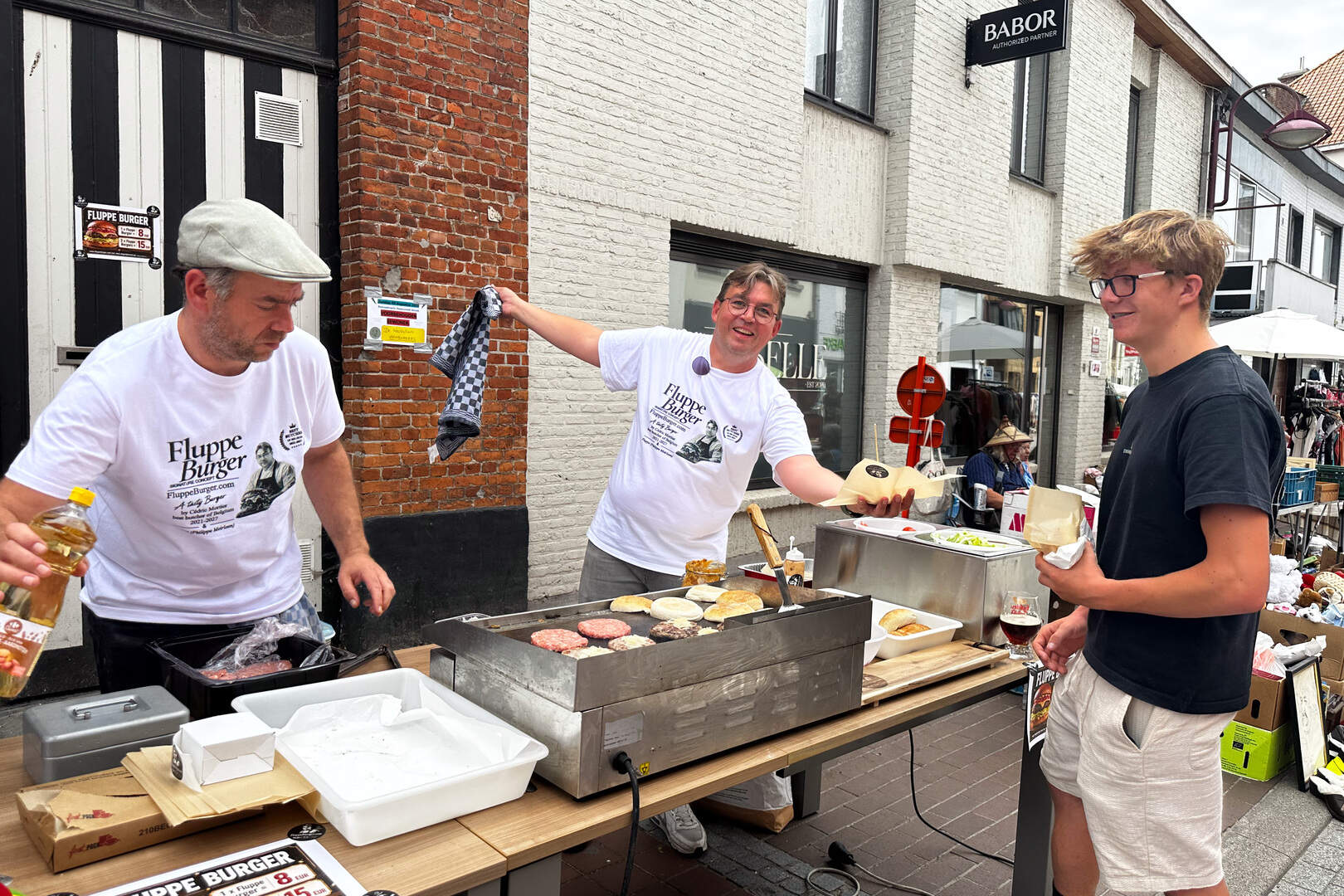 Philippe Meirlaen grilling Fluppe Burgers at the flea market
